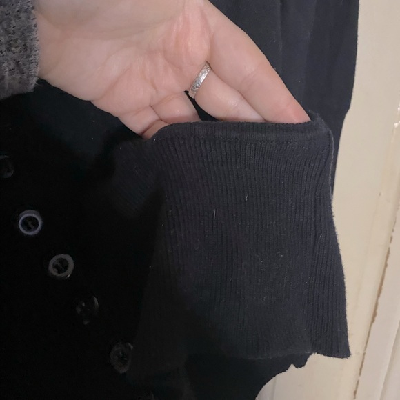 Black hooded cardigan (with small pockets) - Picture 3 of 4